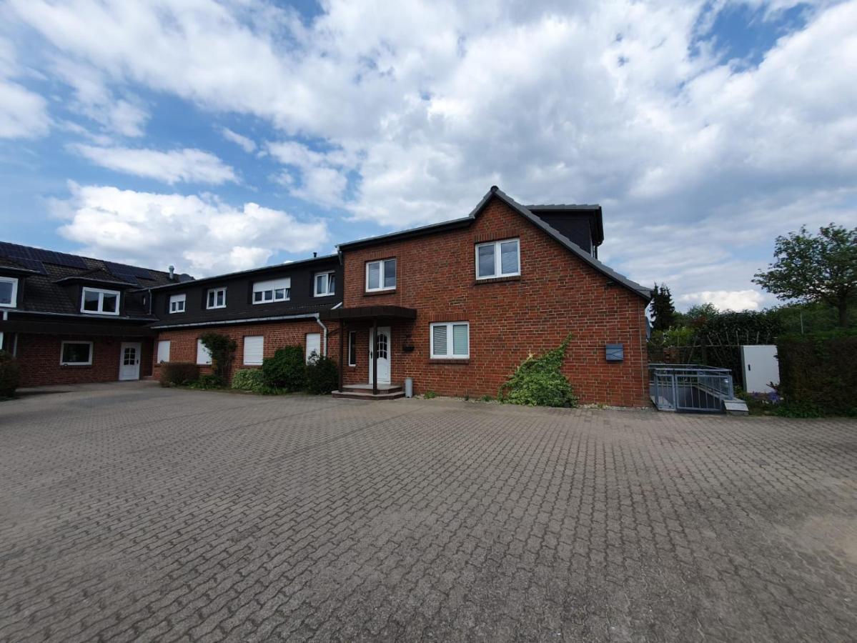 Neumuhler Hof: Ferienwohnung "Benjamin" mit Dachterrasse und Sonnenuntergang Schwerin  Exterior photo
